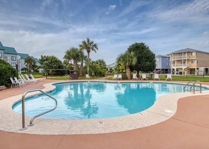 Pool View With Onsite Sauna Access Hot Tub And Gym *