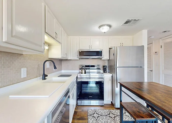 Apartment Pool View With Onsite Sauna Access Hot Tub And Gym *