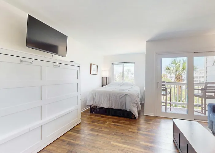 Pool View With Onsite Sauna Access Hot Tub And Gym * Gulf Shores