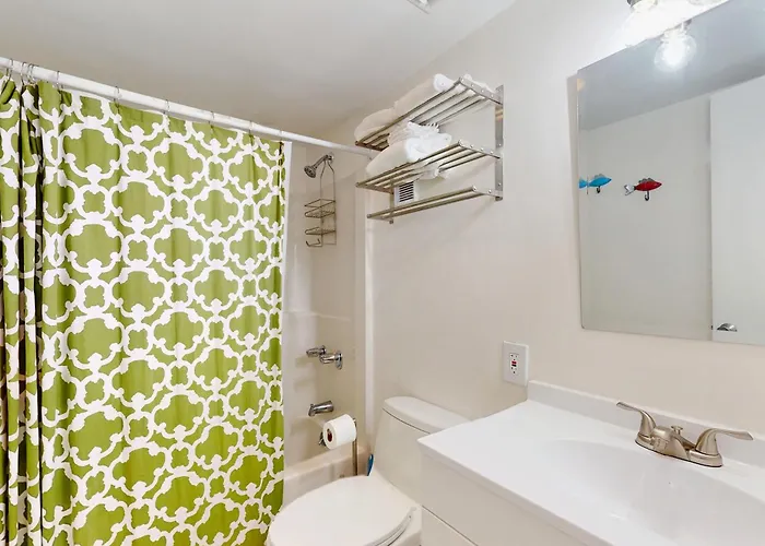 Apartment Pool View With Onsite Sauna Access Hot Tub And Gym