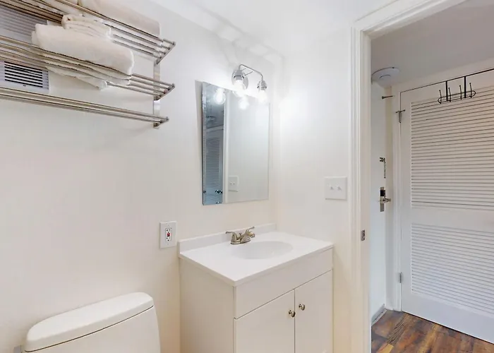 Apartment Pool View With Onsite Sauna Access Hot Tub And Gym *
