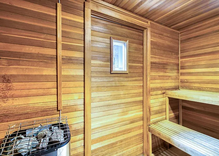 Pool View With Onsite Sauna Access Hot Tub And Gym * Gulf Shores